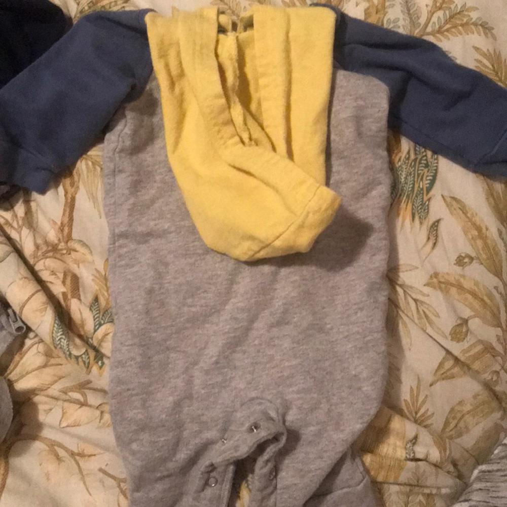 3 month bundle- two sets one jacket - Picture 6 of 7